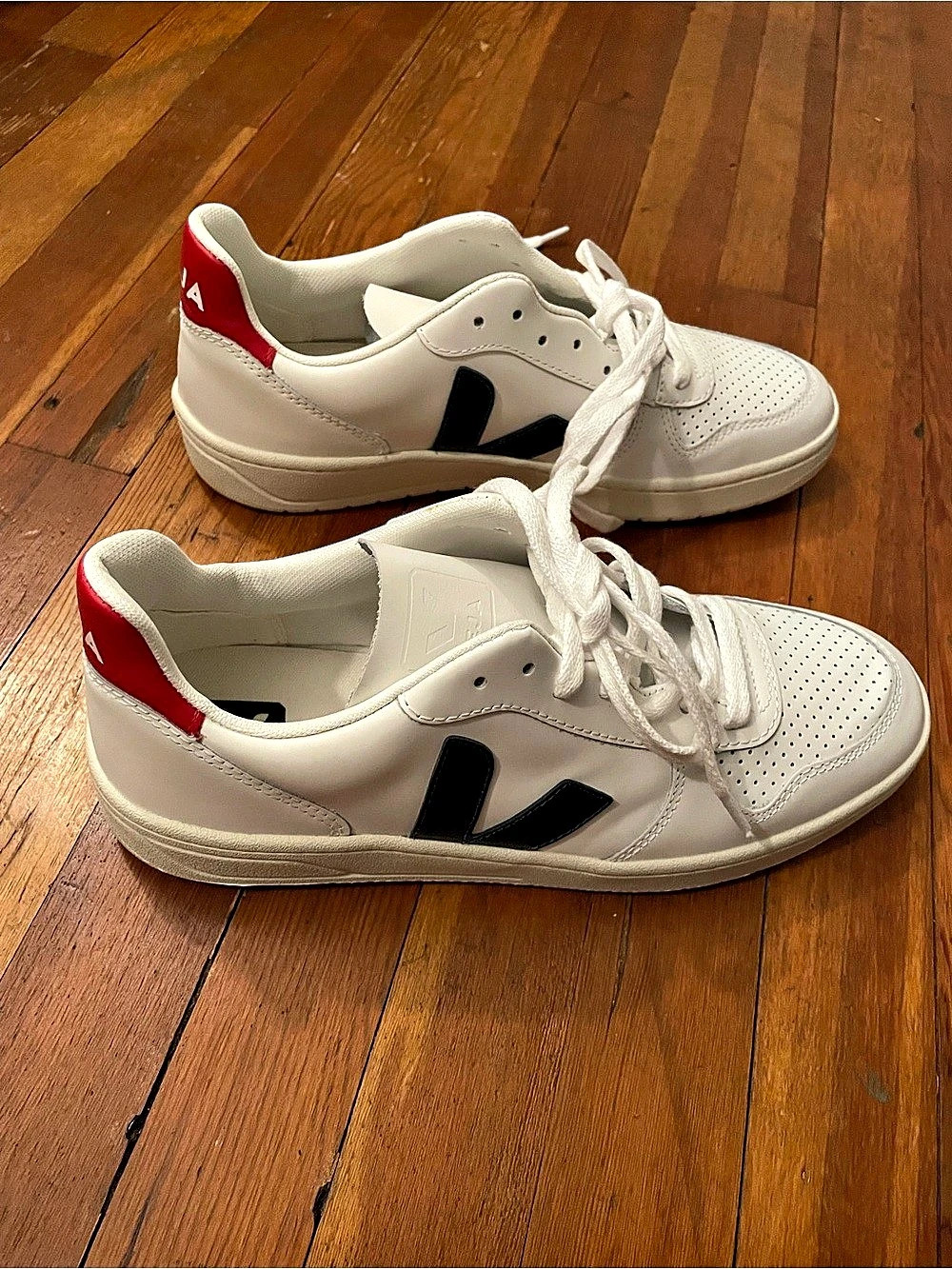 Veja V-10 Sneakers White & Red US 9 NWOT
